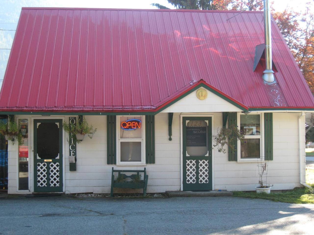 Reno Motel Салмо Экстерьер фото