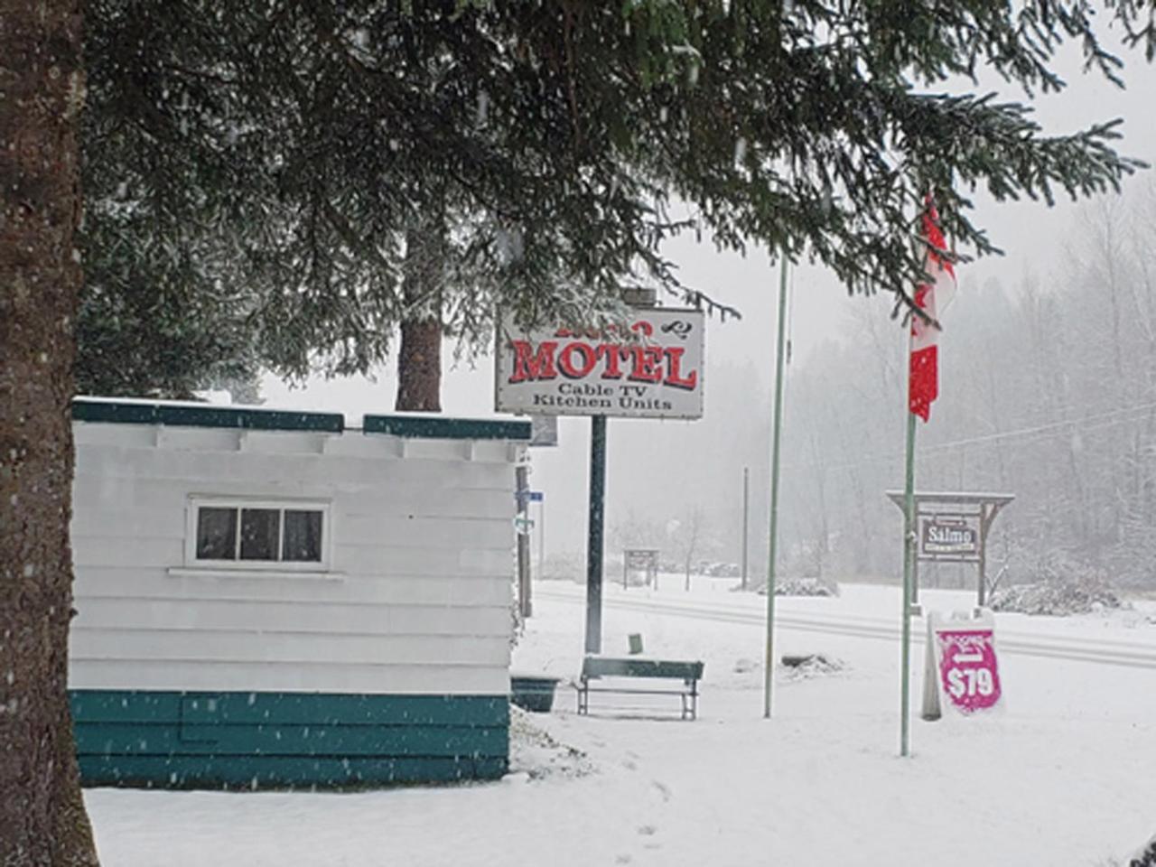 Reno Motel Салмо Экстерьер фото